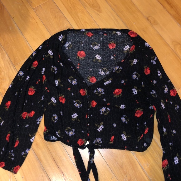American Eagle Black Floral Blouse - Picture 2 of 4